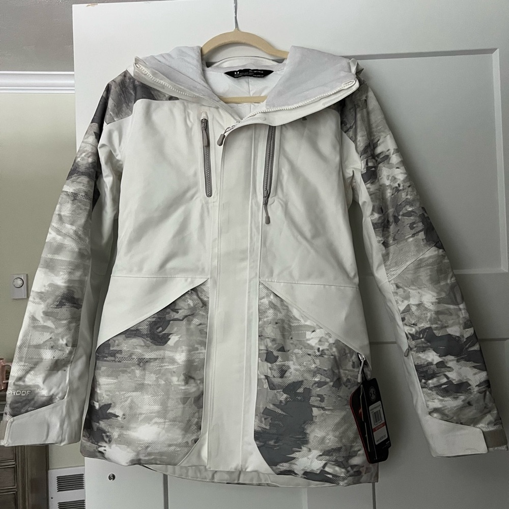NWT ski/Snowboarding jacket
